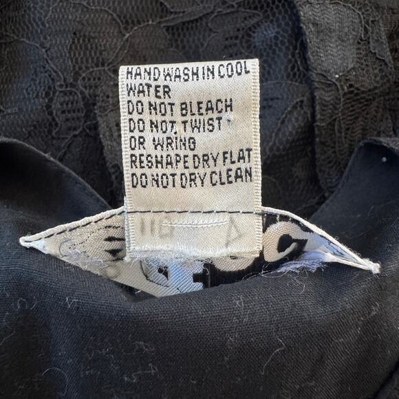 Vintage ‘90s Effeci Black Lace Floral Print Beaded V-Neck Button Down Vest - Picture 6 of 6